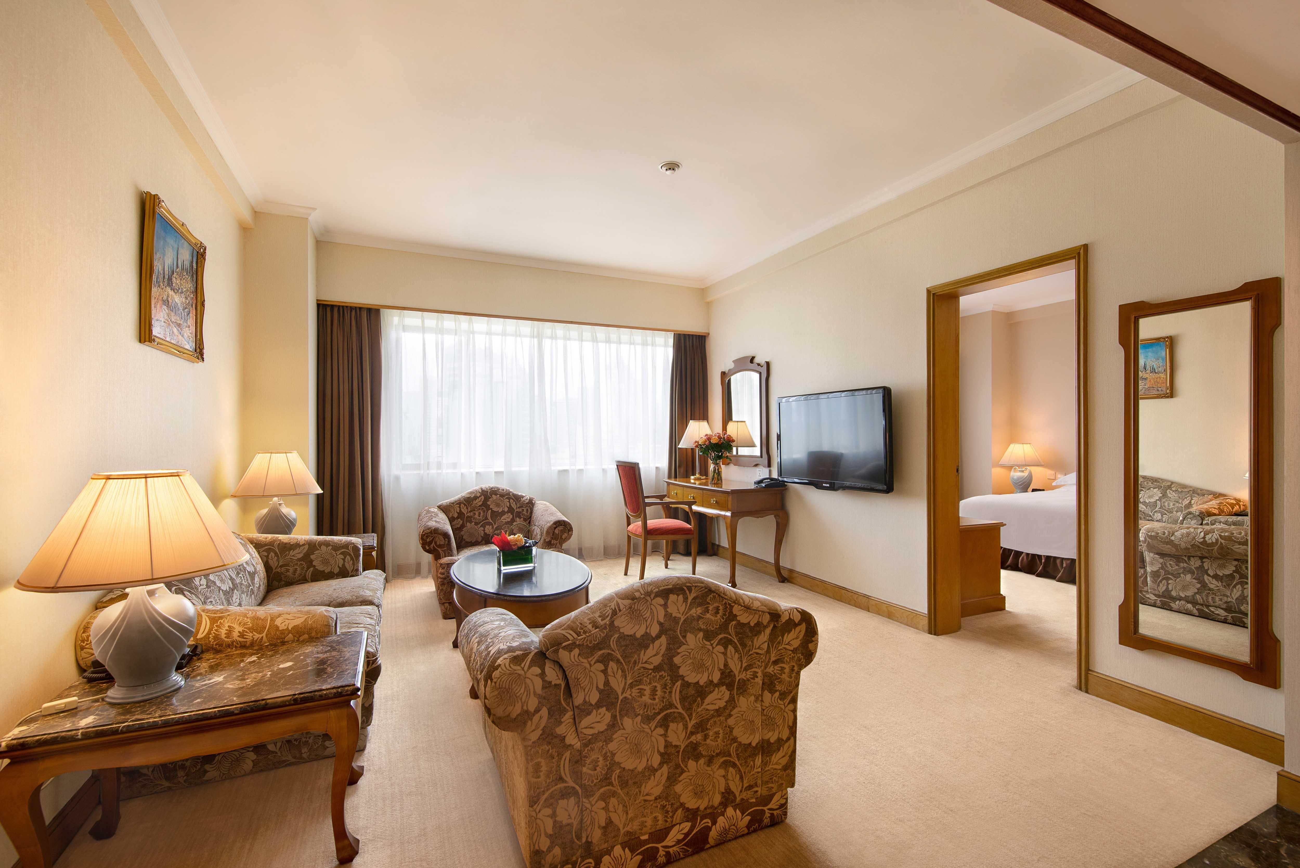 Crowne Plaza Center By Ihg โรงแรม 5*