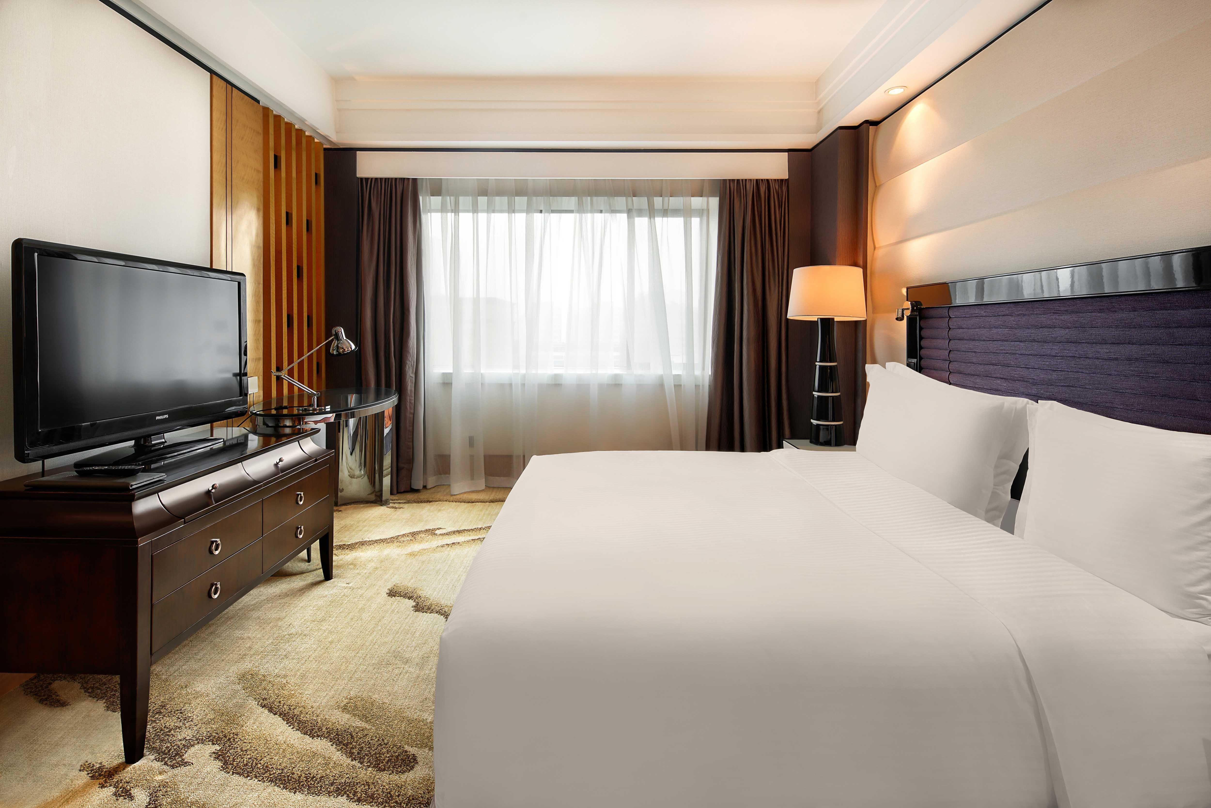 โรงแรม Crowne Plaza Center By Ihg