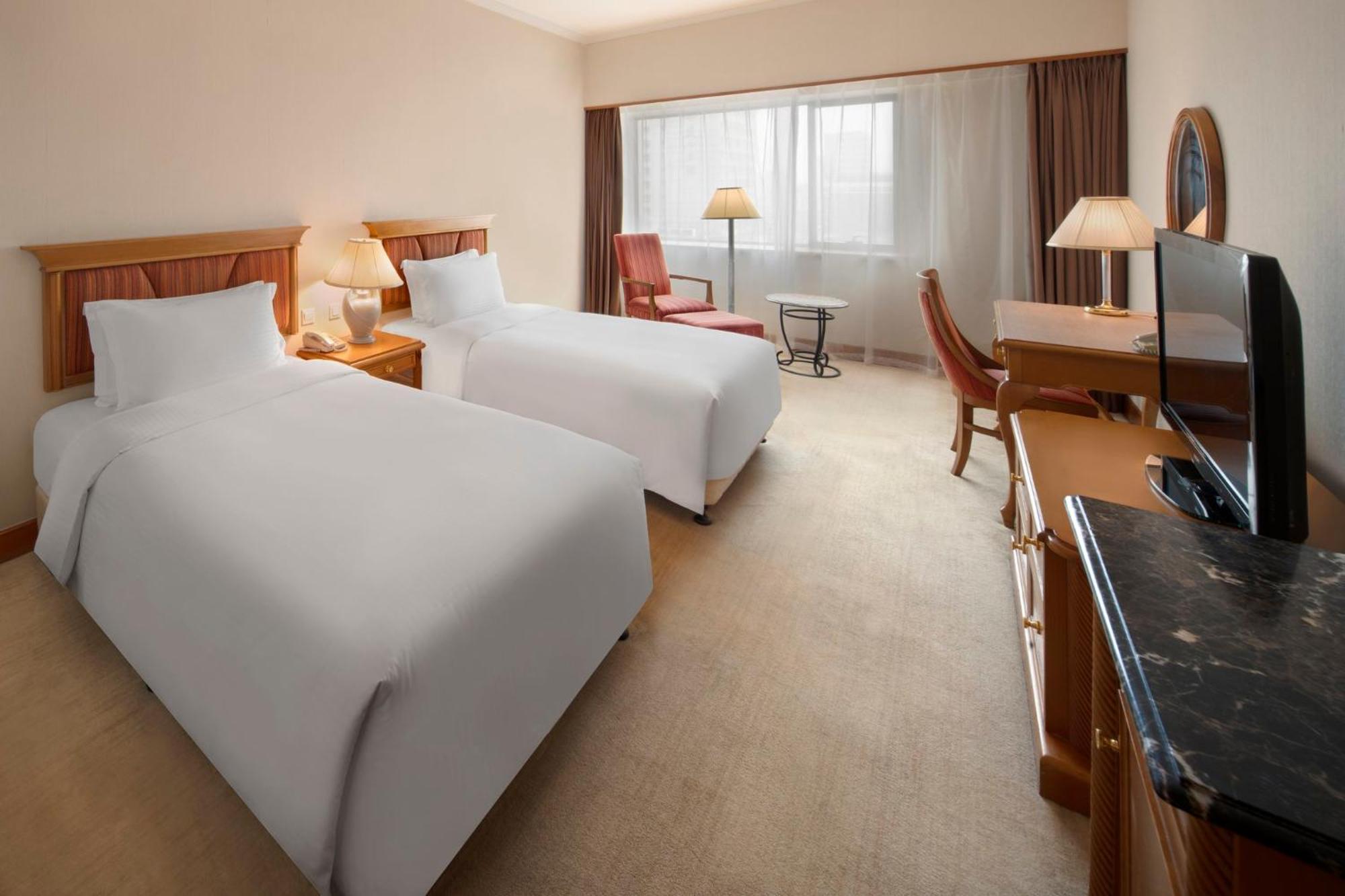 Crowne Plaza Center By Ihg โรงแรม 5*