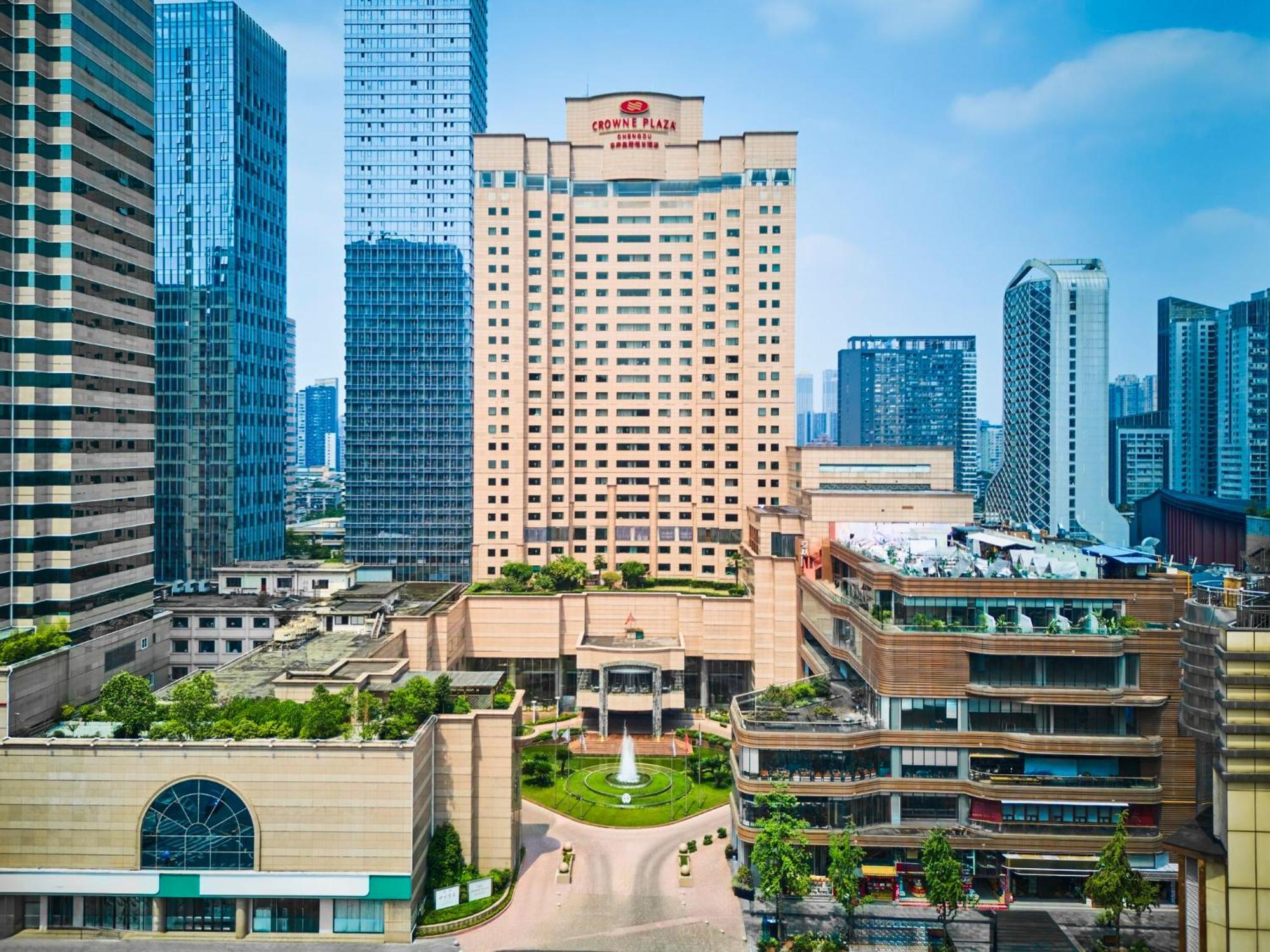 Crowne Plaza Center By Ihg โรงแรม 5*