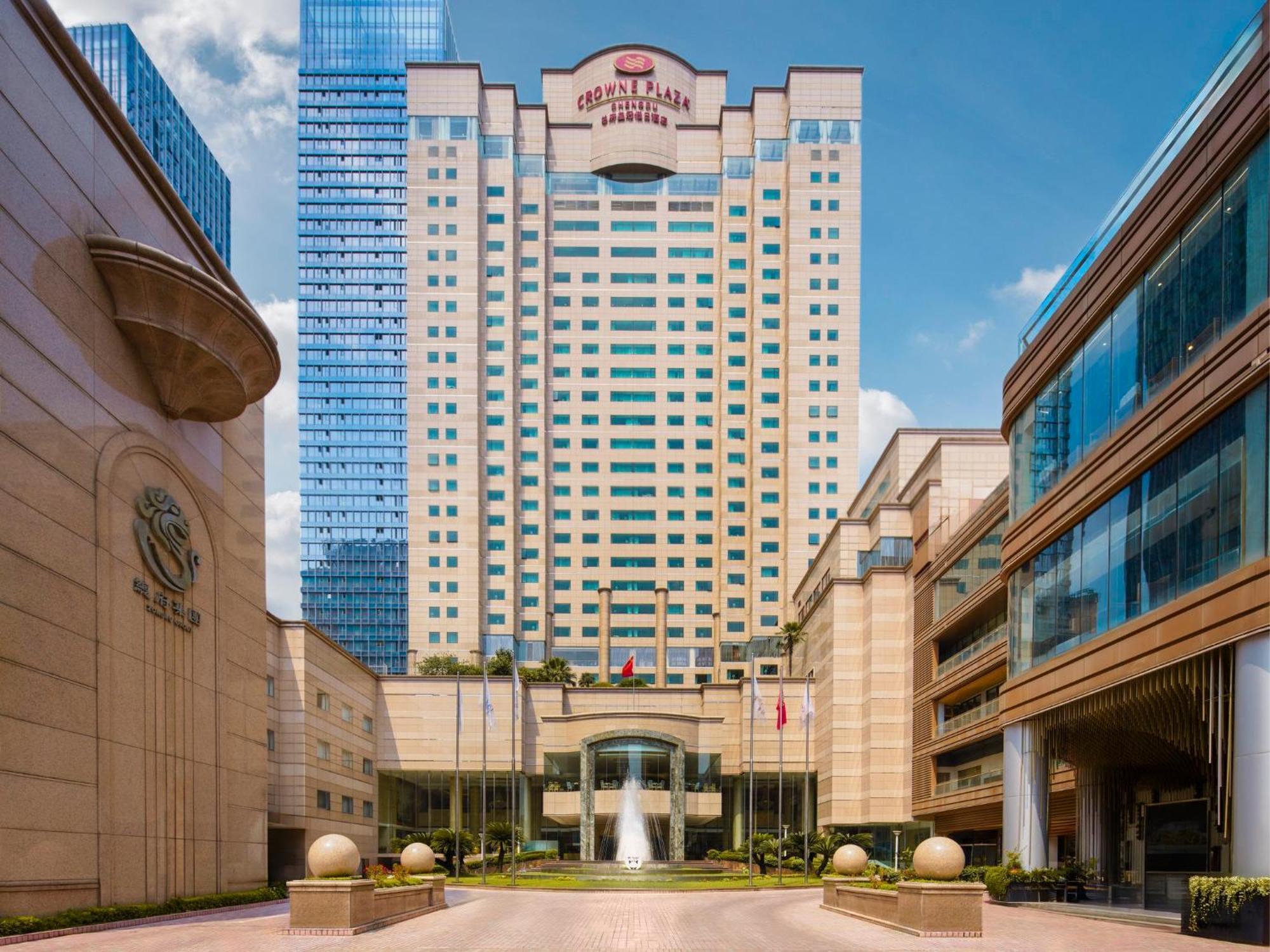 Crowne Plaza Center By Ihg โรงแรม 5*