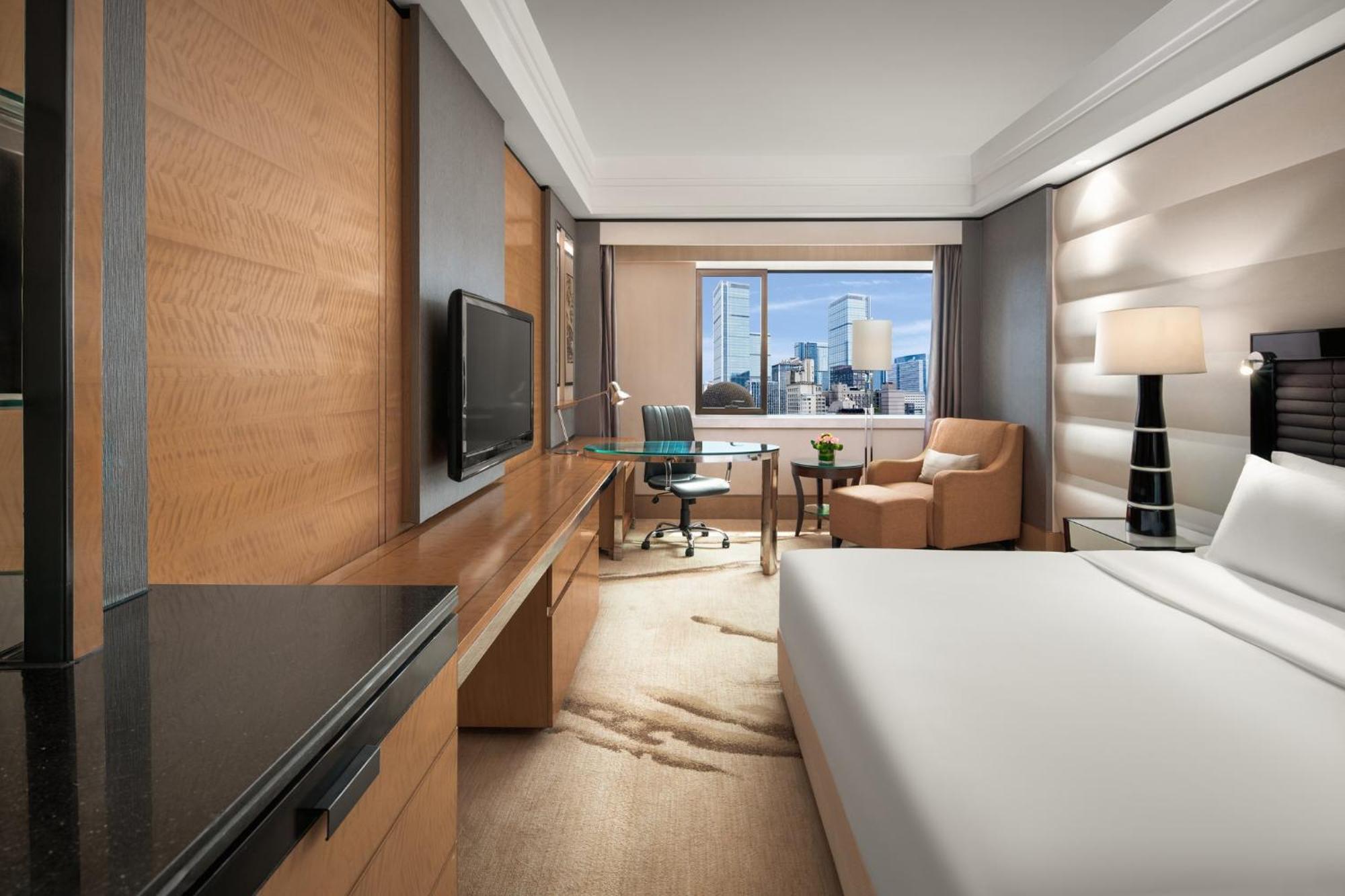 Crowne Plaza Center By Ihg โรงแรม 5*