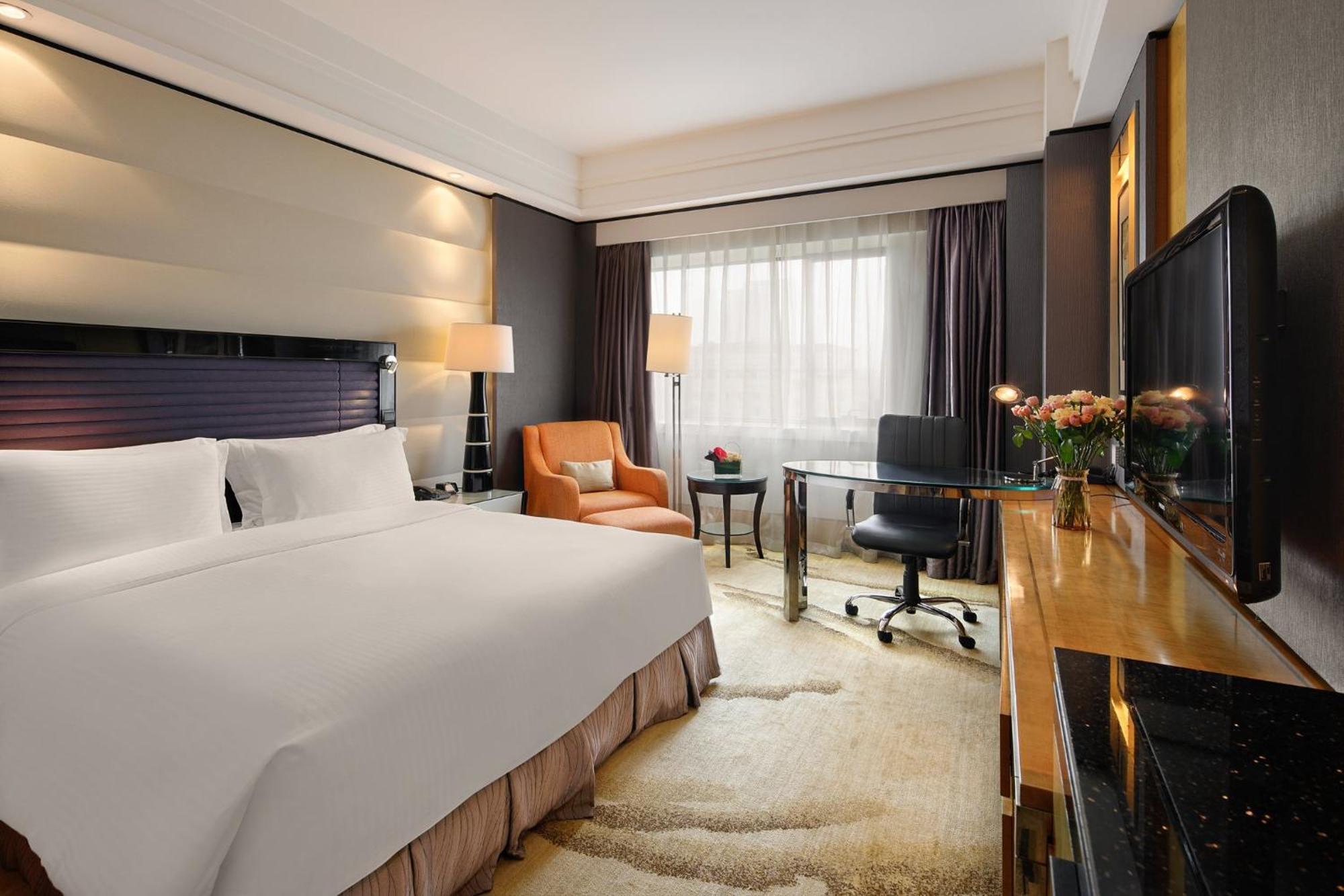 โรงแรม Crowne Plaza Center By Ihg